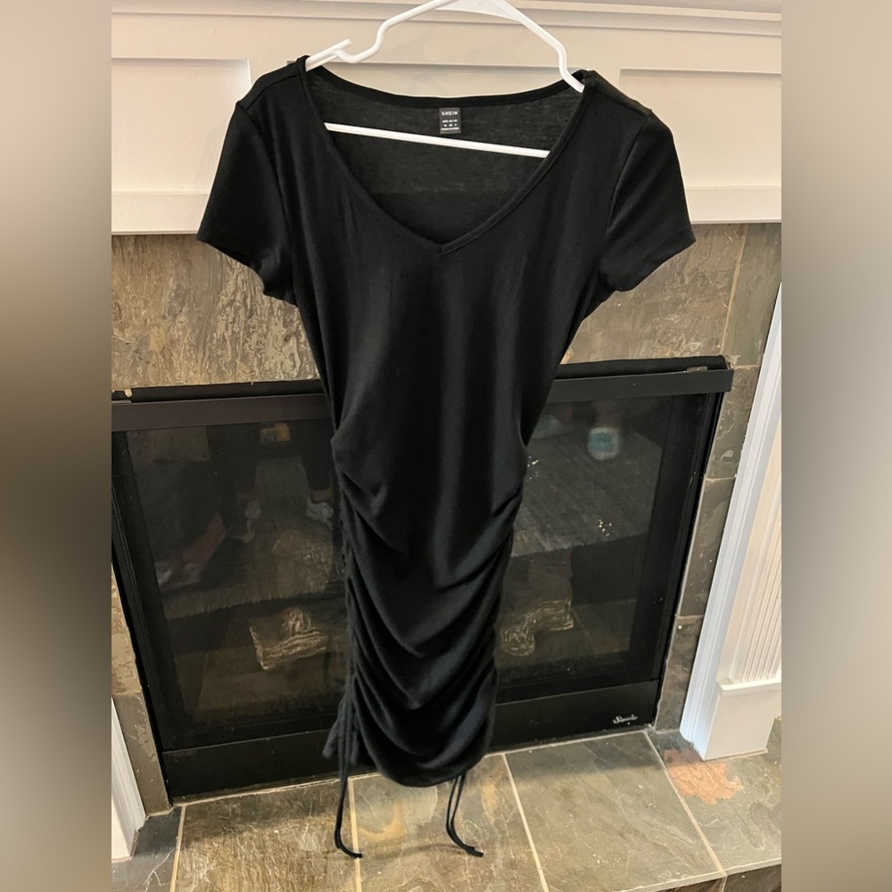 Womens V-neck black drawstring ruched side dress. Size Medium.